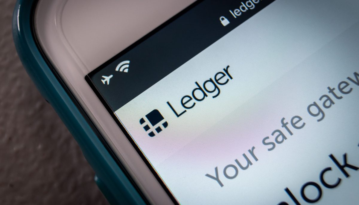 “Controversies in the Crypto Market: Ledger’s Postponed Emergency Service, Trezor’s Security Breach, and Binance’s Allegations”