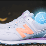 Schoenenmerk New Balance en Cardano gaan samen strijd aan tegen nep schoenen