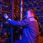 Waarom bitcoin miners steeds meer onder druk staan momenteel