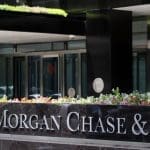 Cómo grandes firmas como JPMorgan y Blackrock están adoptando cryptos