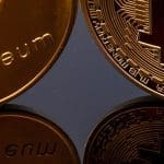 Bitcoin zegeviert ten opzichte van ethereum koers, zelfs oprichter dumpt