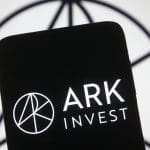 Aandelen van crypto beurs en bitcoin fonds massaal verkocht door Ark Invest