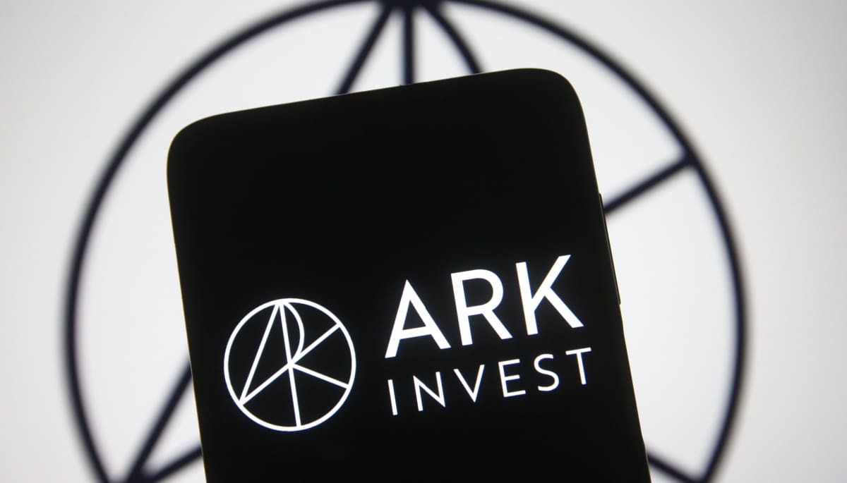 Aandelen van crypto beurs en bitcoin fonds massaal verkocht door Ark Invest