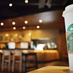 Crypto Ontbijt: Bitcoin daalt, crypto-programma Starbucks stopt & meer