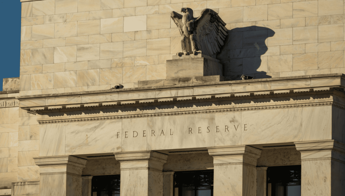 Bitcoin onder druk: Kan de Federal Reserve de koers redden in 2024?