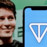 Foto van Telegram oprichter Pavel Durov samen met Toncoin logo