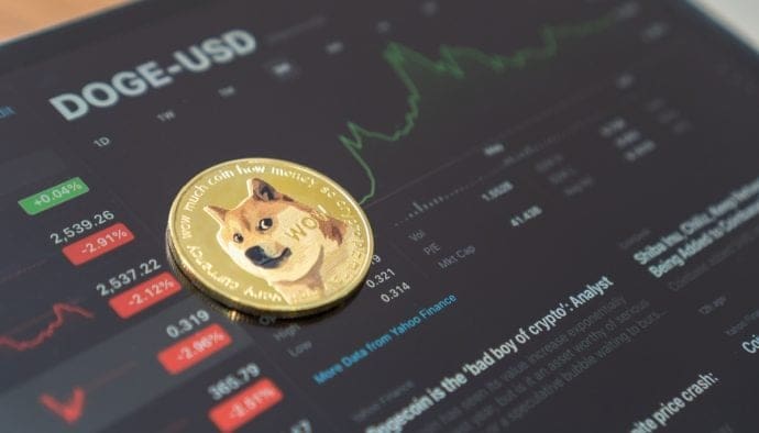 Dogecoin maakt megastijging en komt in belangrijke zone terecht