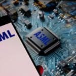 Elke maand €100 investeren in ASML: dit had het je opgeleverd