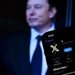 Een afbeelding van Elon Musk op de achtergrond, met op de voorgrond een afbeelding van X (voorheen Twitter) in de App Store