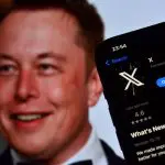 een afbeelding van sociale media platform X (voorheen Twitter) met op de achtergrond een foto van Elon Musk